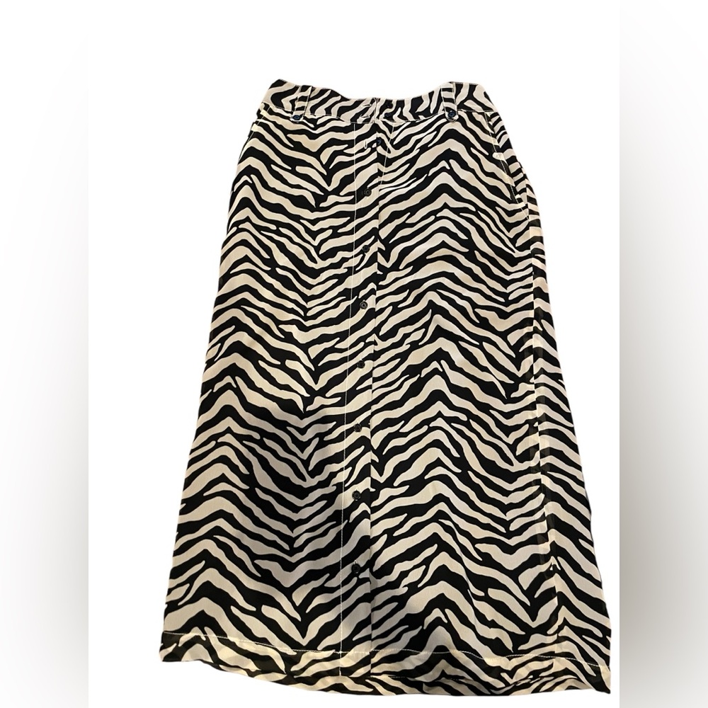 NWOT Zebra print belted skirt